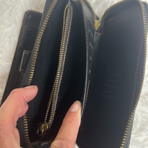 Pola Convenience Wallet - Picture 4 of 8